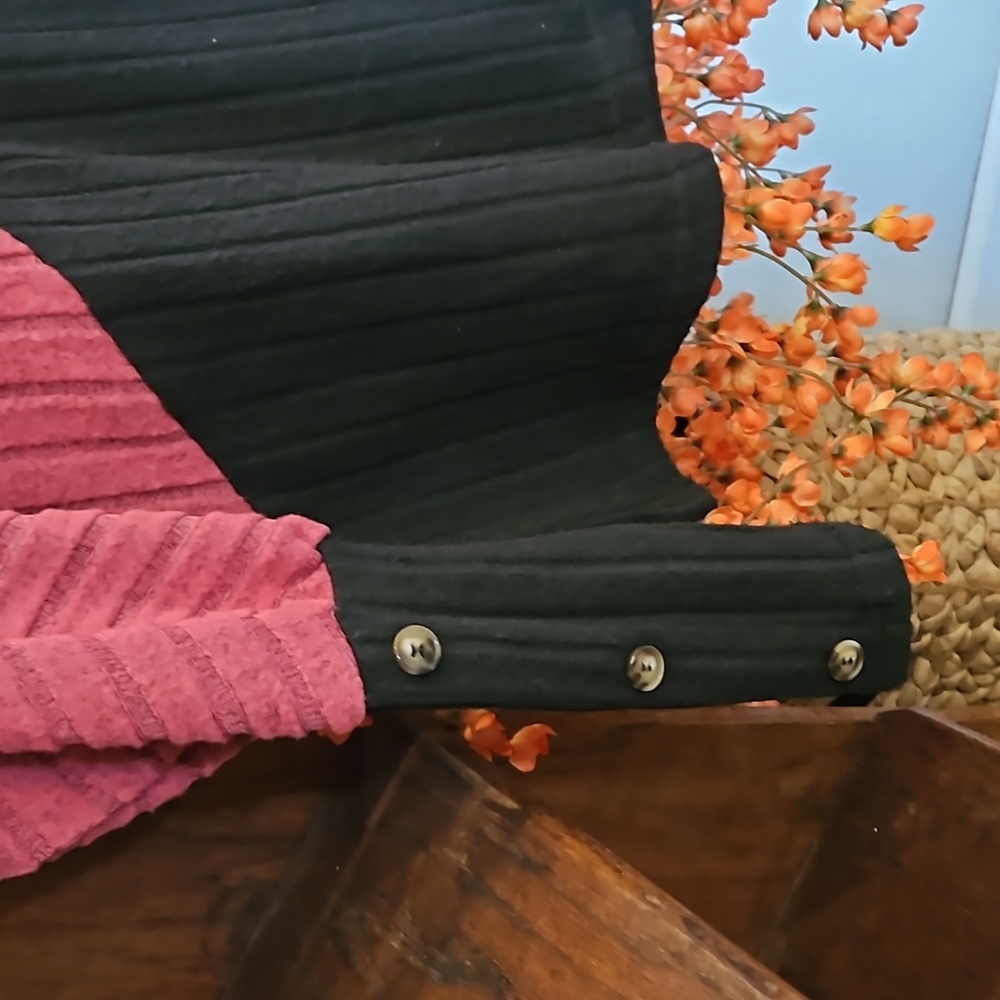Pretty lightweight sweater - Picture 3 of 4